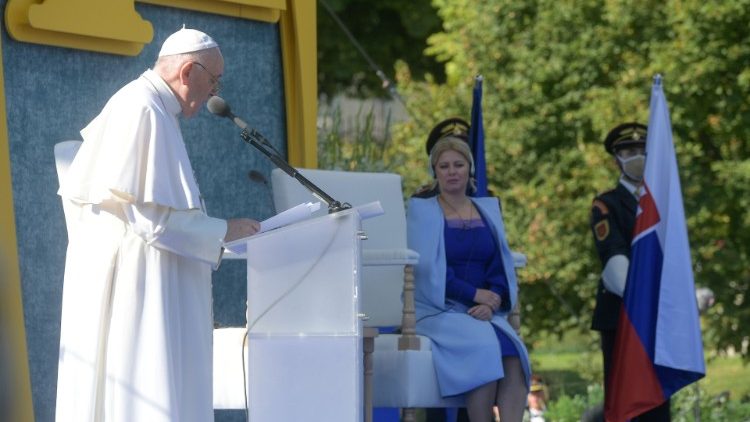 Svätý Otec pri príhovore v záhrade Prezidentského paláca v Bratislave, 13. sept. 2021 