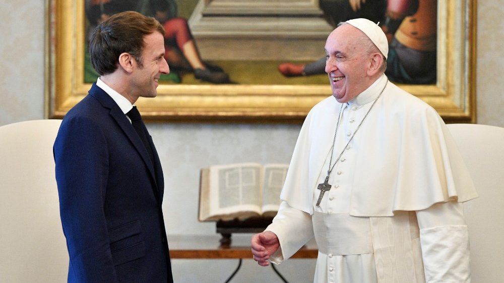 Prezident Francúzska Emmanuel Macron navštívil Vatikán