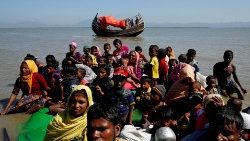 População Rohingya de Mianmar em fuga do país