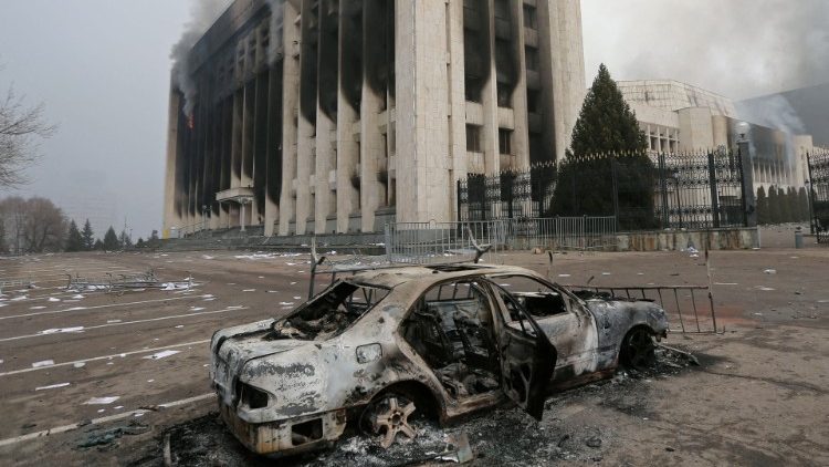 Dégâts dans le centre d'Almaty au Kazakhstan après les émeutes