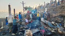 Un abri détruit suite à l'incendie dans le camp de réfugiés de Cox's Bazar, le 10 janvier 2022