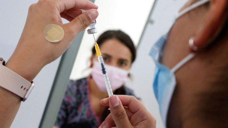 아직 백신이 널리 보급되지 않은 국가들을 위한 코로나19 예방접종 캠페인