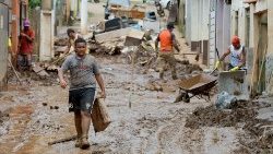 브라질 미나스 제라이스주에서 발생한 홍수의 비참한 결과
