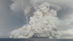 Erupce podmořské sopky Hunga Tonga, 14. ledna 2022