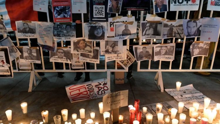 Veillée de prière après l'assassinat de journalistes le 25 janvier 2022 à Mexico