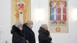 यूक्रेन के कीव में शांति हेतु प्रार्थना में भाग लेते हुए विश्वासी