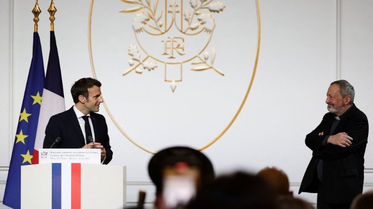 Tổng thống Pháp gặp gỡ 150 người của các hiệp hội và nhóm tham gia hỗ trợ các cộng đồng Ki-tô giáo ở Trung Đông
