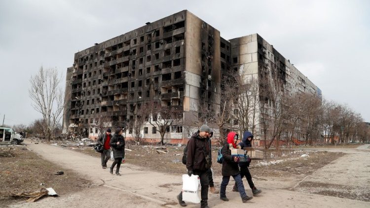 ウクライナ南東部マリウポリ　破壊された集合住宅　2022年3月17日