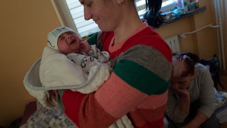 Anglia: zestawy porodowe dla matek na Ukrainie