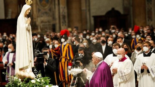 Pápež v homílii: Boh zmenil dejiny zaklopaním na Máriino srdce