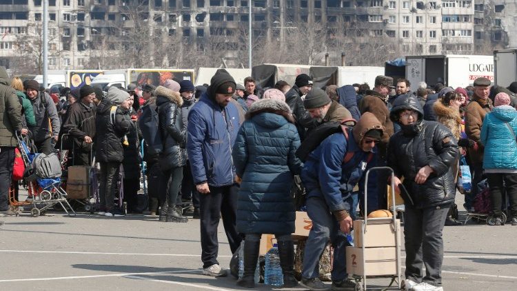 Mariupoľ, distribúcia humanitárnej pomoci, 5. apríla 2022 (REUTERS / Alexander Ermochenko)