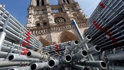 Odbudowa Notre-Dame wchodzi w najbardziej delikatną fazę