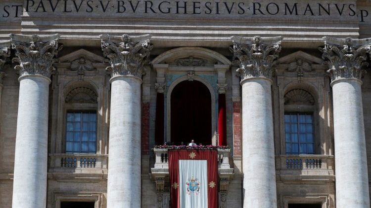 La loggia centrale della Basilica Vaticana