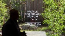 El logotipo del Foro Económico Mundial 2022 (WEF) en Davos