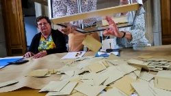 Officials count ballots in France's parliamentary elections