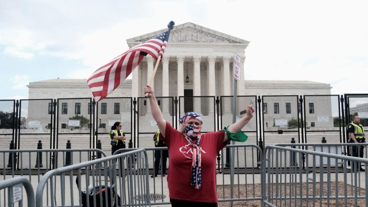 Demonstrant utanför USA:s högsta domstol