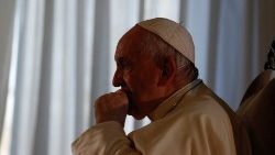 Papa Francesco nel corso dell'intervista (Reuters/Remo Casilli)