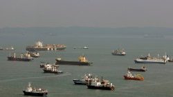 Cargos au large du port de Singapour