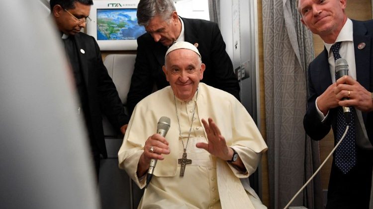 Pope on return flight from Canada