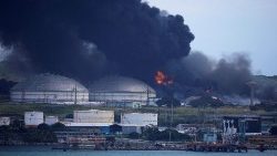 O incêndio na refinaria de petróleo em Matanzas, Cuba