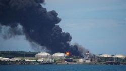 Incendio en un depósito de petróleo en la ciudad de Matanzas, Cuba