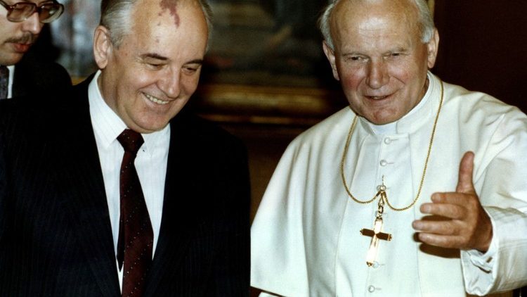 Thánh Giáo hoàng Gioan Pholô II và ông Mikhail Gorbachev