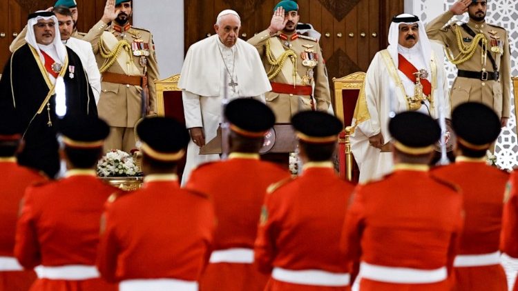 ĐTC được chào đón tại Bahrain
