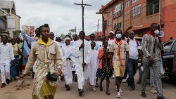 Convocados pelas Igrejas Católica e Protestante, congoleses manifestam-se em Kinshasa contra a violência que assola o pais