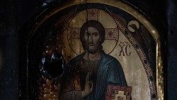Uszkodzona ikona w kościele w Bohorodyczach w obwodzie donieckim, Ukraina
