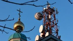 UKRAINE-CRISIS/RUSSIA-TELECOMS