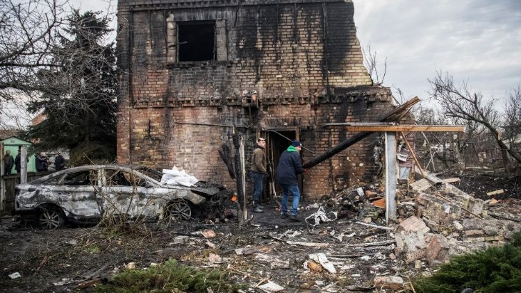 Vista de uma casa destruída por um ataque de míssil russo, enquanto o ataque da Rússia à Ucrânia continua, em Kyiv, Ucrânia, 29 de dezembro de 2022. REUTERS/Vladyslav Musiienko