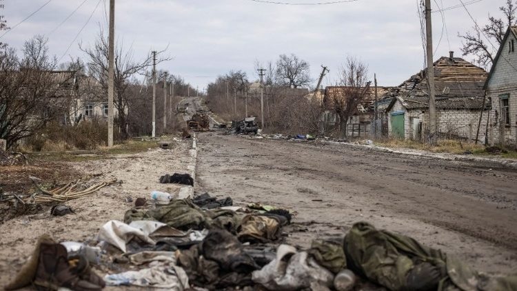Uma vista mostra uma rua vazia, enquanto o ataque da Rússia à Ucrânia continua, na vila de Torske, região de Donetsk, Ucrânia, 30 de dezembro de 2022. REUTERS/Yevhen Titov