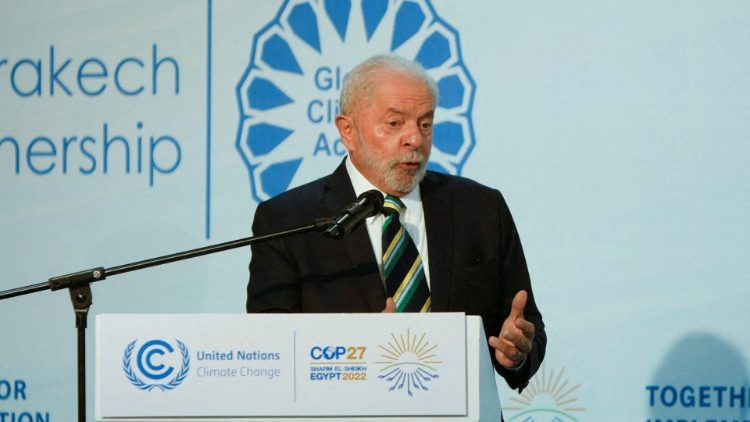 मिस्र में जलवायु शिखर सम्मेलन को संबोधित करते हुए लुइज़ इनासियो लूला दा सिल्वा ब्राजील के राष्ट्पति