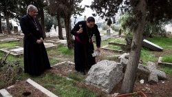 Vandalismus an Grabsteinen auf dem protestantischen Mount Zion-Friedhof in Jerusalem