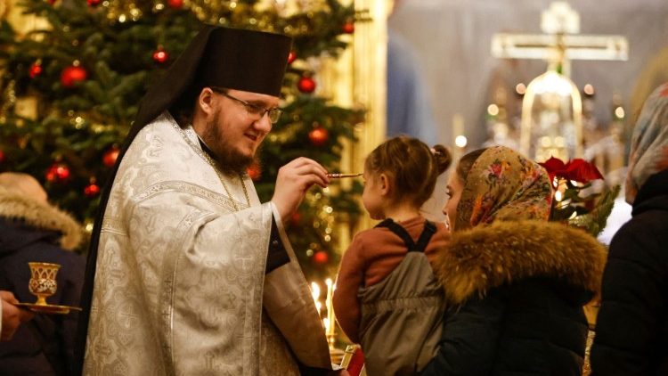 यूक्रेन में क्रिसमस मनाते विश्वासी
