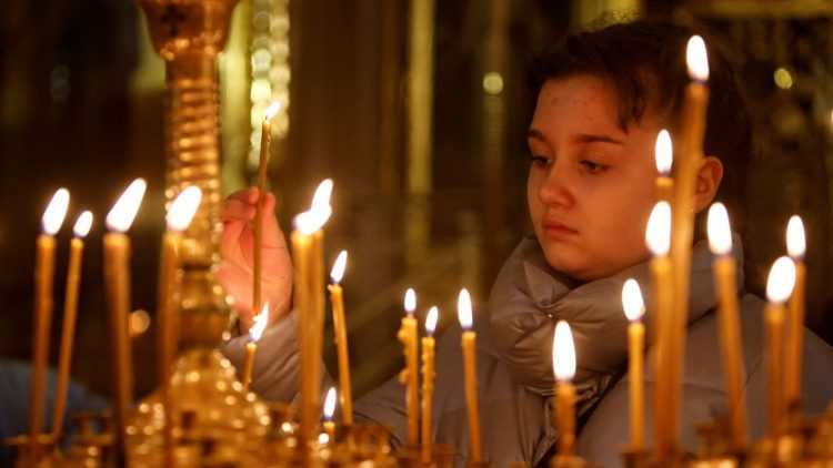 यूक्रेन में क्रिसमस मनाते विश्वासी