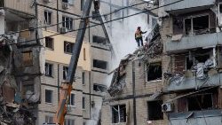 El edificio de Dnipro, al sureste de Ucrania, destruido por un misil
