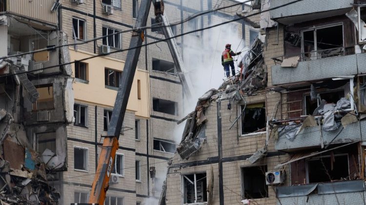 El edificio de Dnipro, al sureste de Ucrania, destruido por un misil