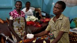 Congoleses vítimas de violência étnica, atendidos no Hospital Geral em Bunia, província de Ituri