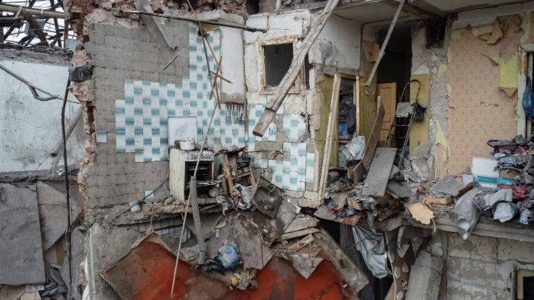 Vista de prédio residencial destruído por um ataque de míssil russo, em meio ao ataque da Rússia à Ucrânia, em Kramatorsk, Ucrânia, 2 de fevereiro de 2023. REUTERS/Vitalii Hnidyi