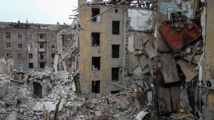 Uma vista mostra um prédio residencial destruído por um ataque de míssil russo, em meio ao ataque da Rússia à Ucrânia, em Kramatorsk, Ucrânia, 2 de fevereiro de 2023. REUTERS/Vitalii Hnidyi