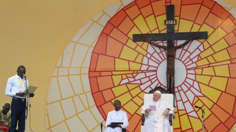 Ferenc pápa találkozója a fiatalokkal Kinshasa Vértanúk stadionjában 