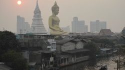 Le Wat Paknam et le plus grand Bouddha de Bangkok, la capitale thaïlandaise. 