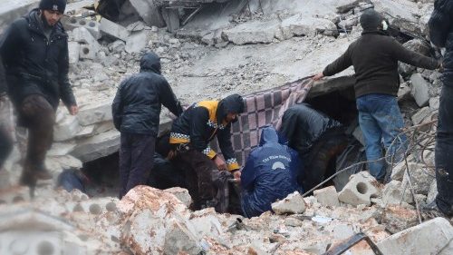 Terremoto entre Turquía y Siria, el obispo de Alepo: "Nunca he visto nada igual"
