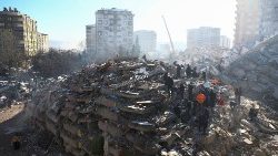 Zniszczenia po trzęsieniu ziemi w mieście Kahramanmaras w Turcji, 8 lutego 2023