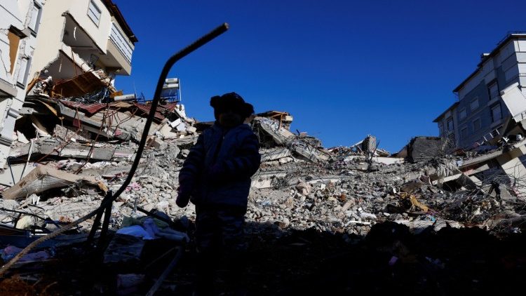 Un'immagine di devastazione provocata dal terremoto in Turchia