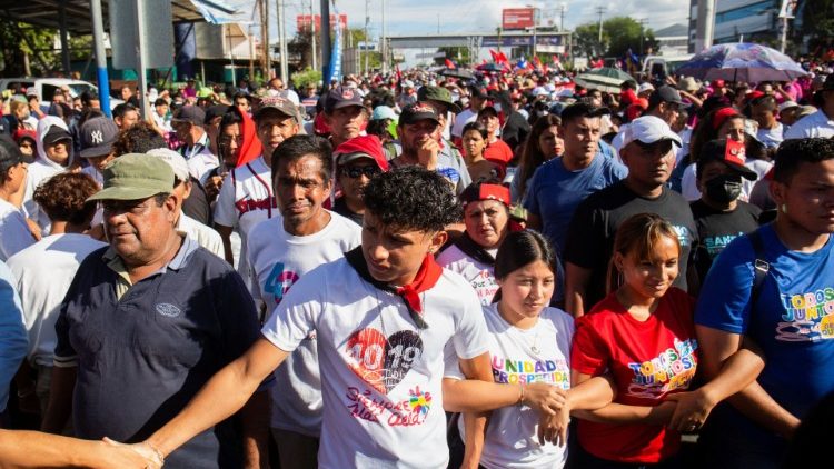 Unterstützer des Präsidentenpaares gehen in Managua auf die Straße (11.2.2023)