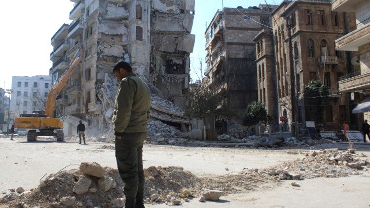 Edificios destruidos por el terremoto en el casco antiguo de Alepo.