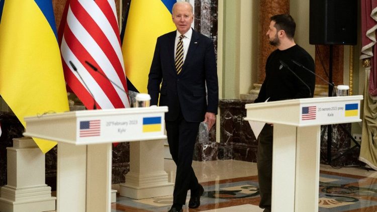 US-Präsident Joe Biden mit dem ukrainischen Präsidenten Wolodymyr Selenskyj in Kyiv