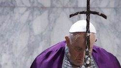 재의 수요일 미사를 거행하는 프란치스코 교황